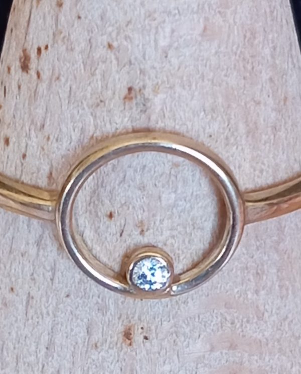 Anel c/Círculo Ouro e Brilhante, em Ouro 9KT
