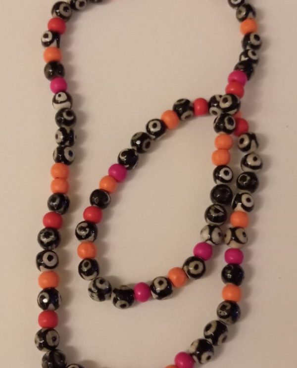 Colar com Contas de Vidro Diversas Cores