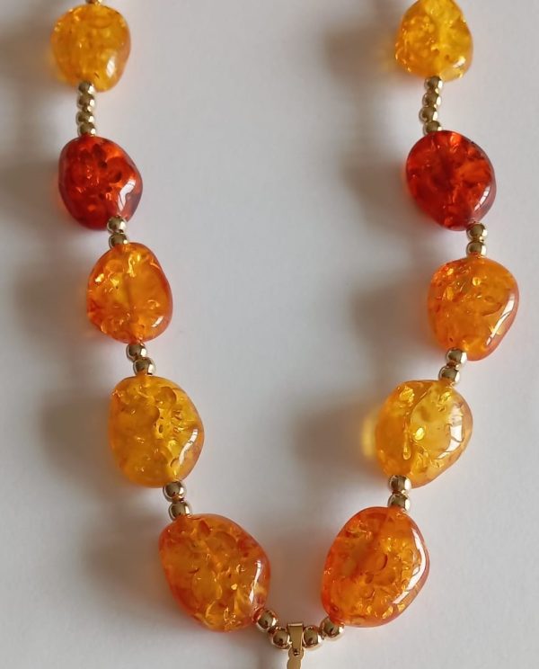 Colar com Contas de Cor Âmbar e Árvore da Vida