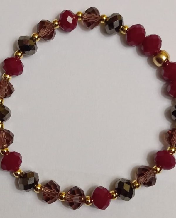 Pulseira com contas vermelhas e douradas