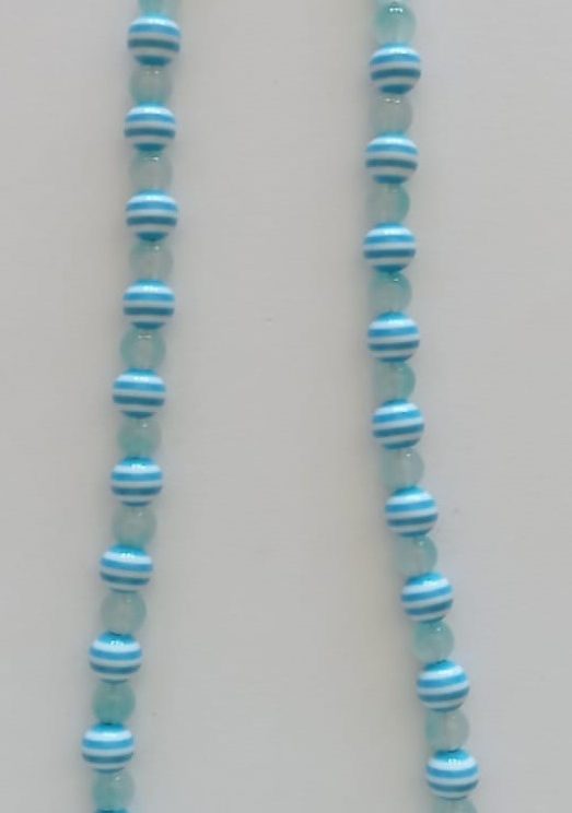 Colar com Contas Azuis de Vidro e Acrílico