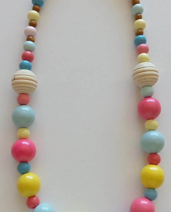 Colar com Contas de diversas cores de Madeira