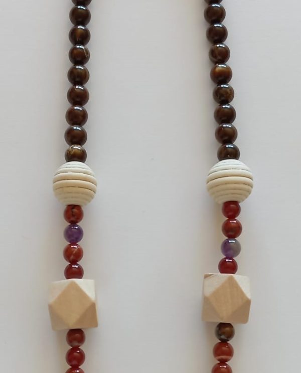 Colar com Contas castanhas de Pedra Natural e de Madeira